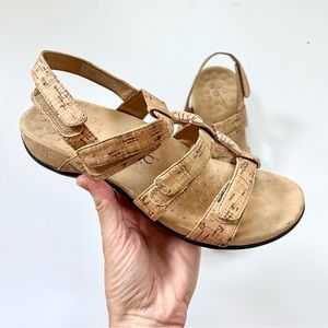 Vionic Amber natural Gold cork upper Sandals Sz 7 Adjustable